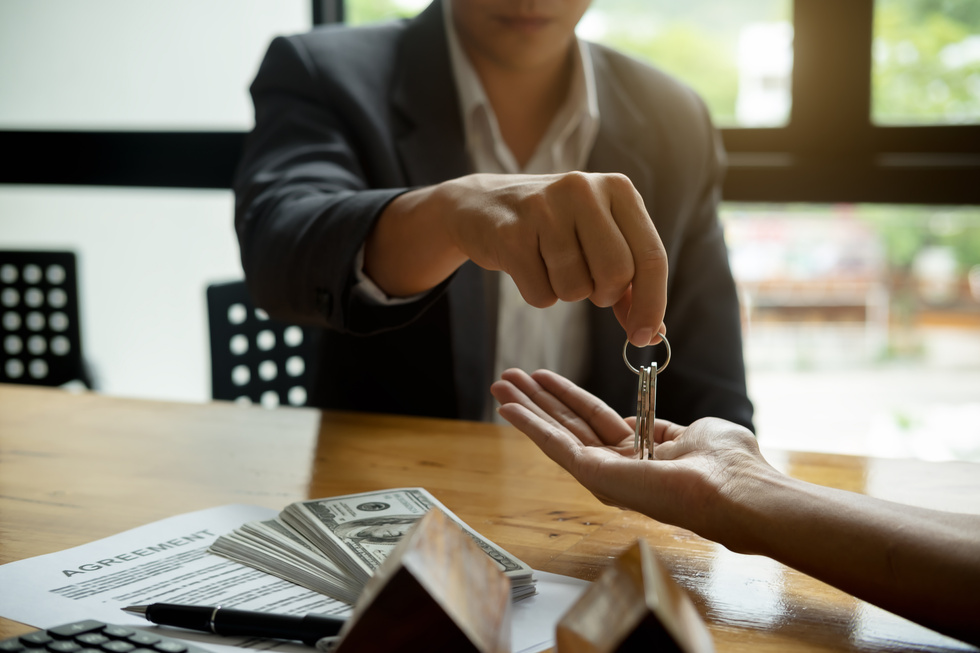 Real Estate Agent Gives Keys to Client